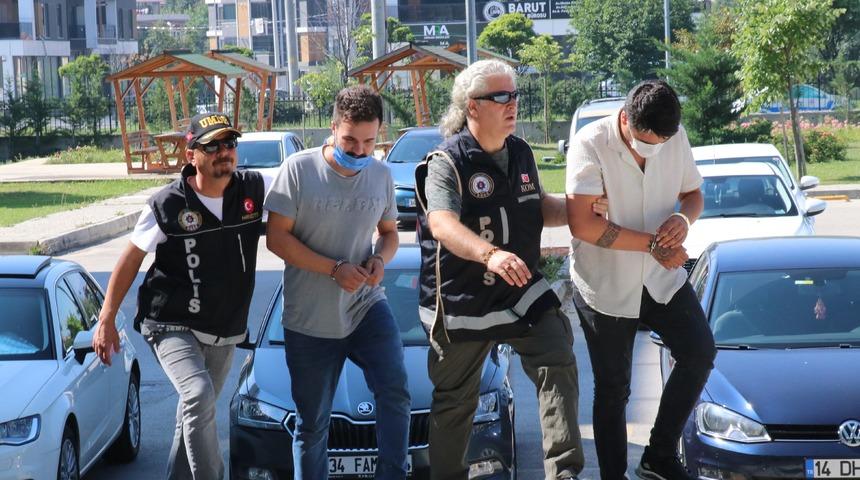 Bolu'da yolcu otob&uuml;s&uuml;nde uyuşturucuyla yakalanan 2 kişi tutuklandı