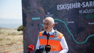 Bakan Karaismailoğlu, Eskişehir'de Sarıcakaya Yol Şantiyesi'ni inceledi: