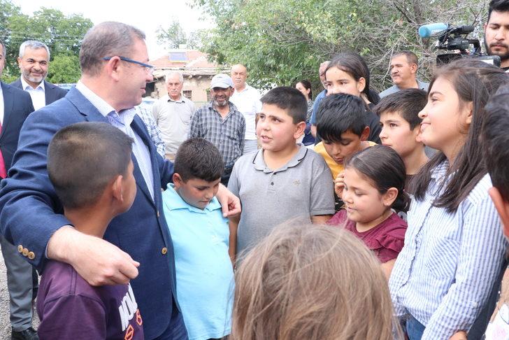 Yozgat Valisi Polat, çocukların köylerine davetini geri çevirmedi G3