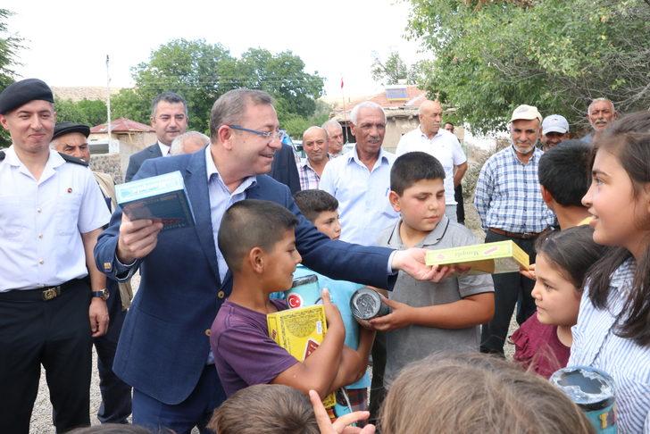 Yozgat Valisi Polat, çocukların köylerine davetini geri çevirmedi G5