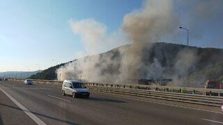 Anadolu Otoyolu'nun Bolu Dağı kesiminde tankerle tırın çarpışarak yandığı kazada sürücüler yaralandı