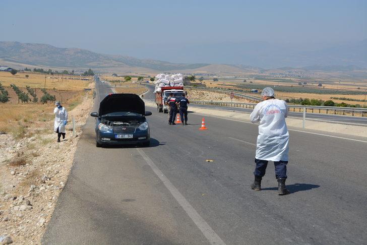 Gaziantep'te duman çıkan otomobilden inen aileden 2 kişi, otomobil çarpması sonucu öldü G3