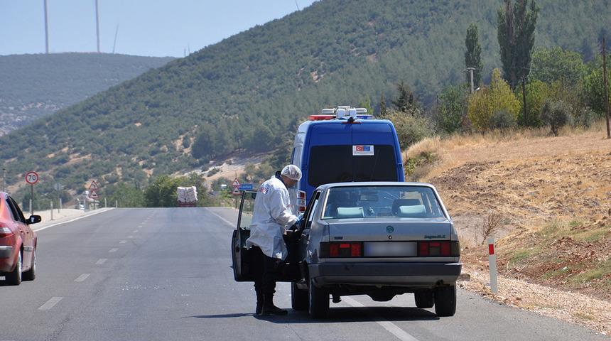 Otomobilden duman çıkınca kenara çekip indiler! Sonrası korkunç...