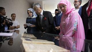 Malezya Kralı Abdullah Şah ile Kraliçe Tunku Azizah, Diyanet İşleri Başkanlığı kütüphanesini gezdi