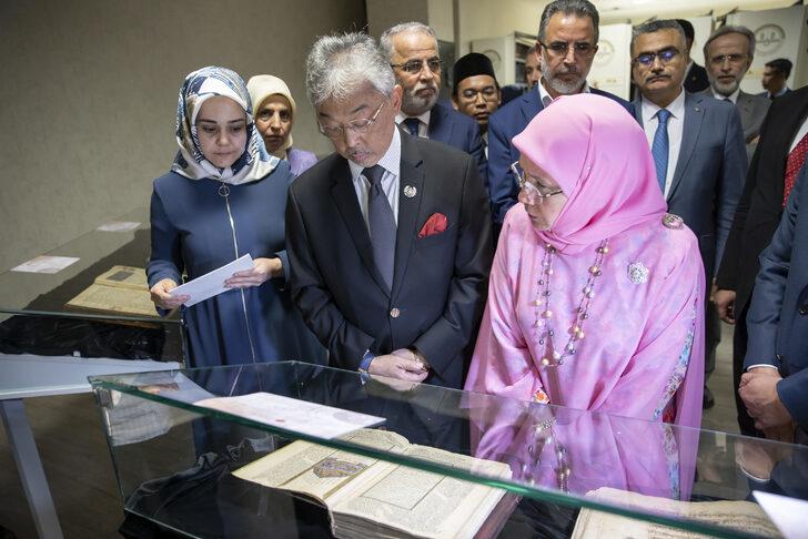 Malezya Kralı Abdullah Şah ile Kraliçe Tunku Azizah, Diyanet İşleri Başkanlığı kütüphanesini gezdi G2
