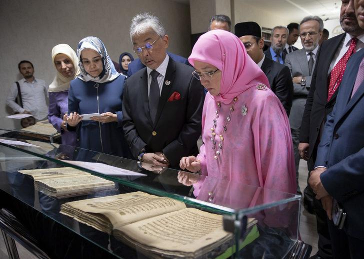 Malezya Kralı Abdullah Şah ile Kraliçe Tunku Azizah, Diyanet İşleri Başkanlığı kütüphanesini gezdi G3
