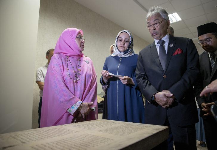 Malezya Kralı Abdullah Şah ile Kraliçe Tunku Azizah, Diyanet İşleri Başkanlığı kütüphanesini gezdi G4