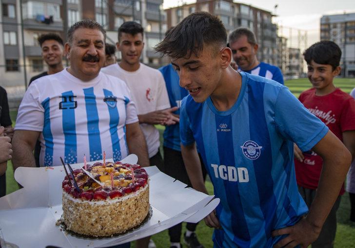 Erzurum'un Palandöken Belediye Başkanı Sunar, çocukların maç teklifini kırmadı G2