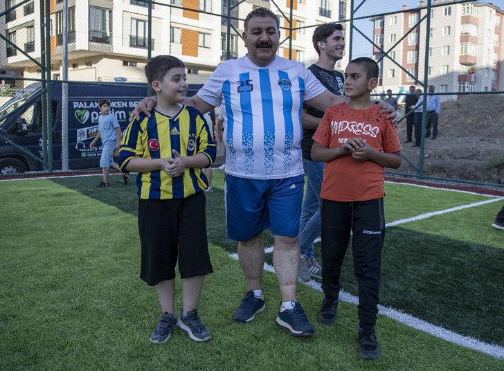 Erzurum'un Palandöken Belediye Başkanı Sunar, çocukların maç teklifini kırmadı G3