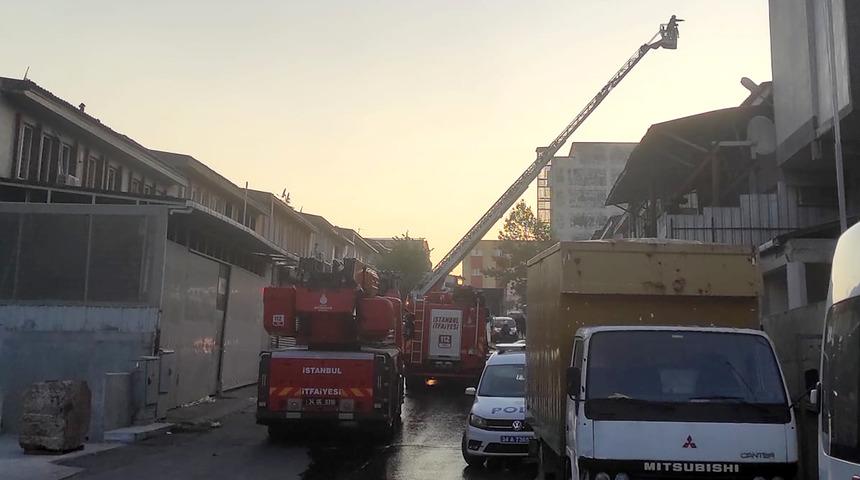Beylikdüzü'nde bir iş yerinde çıkan yangın söndürüldü