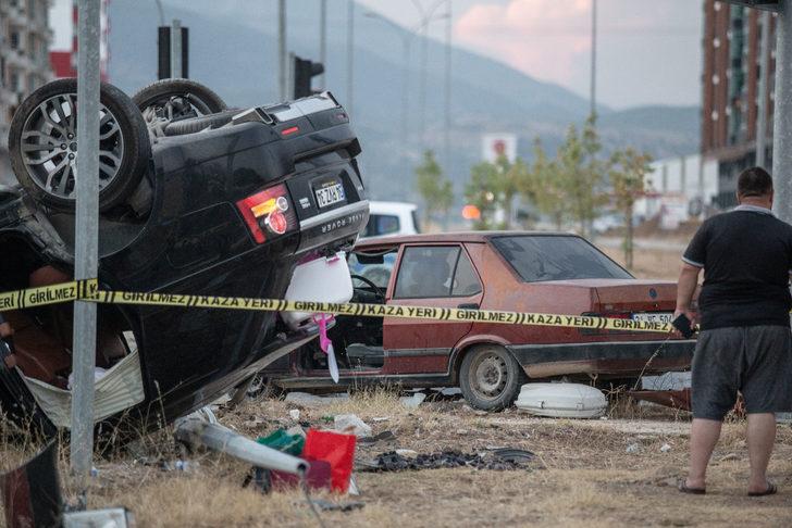 Hatay'da iki otomobilin çarpışması sonucu 5 kişi yaralandı G4
