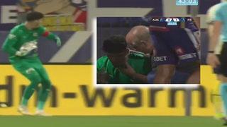 Altay Bayındır bir anda yere yığıldı! Tribünlerden davul tokmağı atıldı