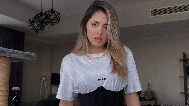 Şarkıcı Elanur derin göğüs dekolteli pozuyla rüzgar gibi esti!