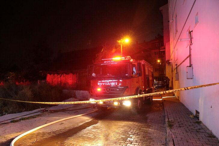 Bolu'da elektrik tellerine sıçrayan yangın mahalleyi elektriksiz bıraktı G4