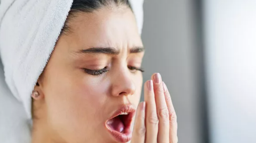 Herkes bu durumu yaşıyor! Ağız kokusu deyip geçmeyin... Çok ciddi hastalıkların belirtisi!