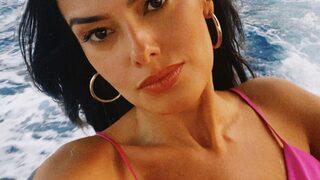 O Ses Türkiye sunucusu Saadet Özsırkıntı önünü açarak poz verdi!