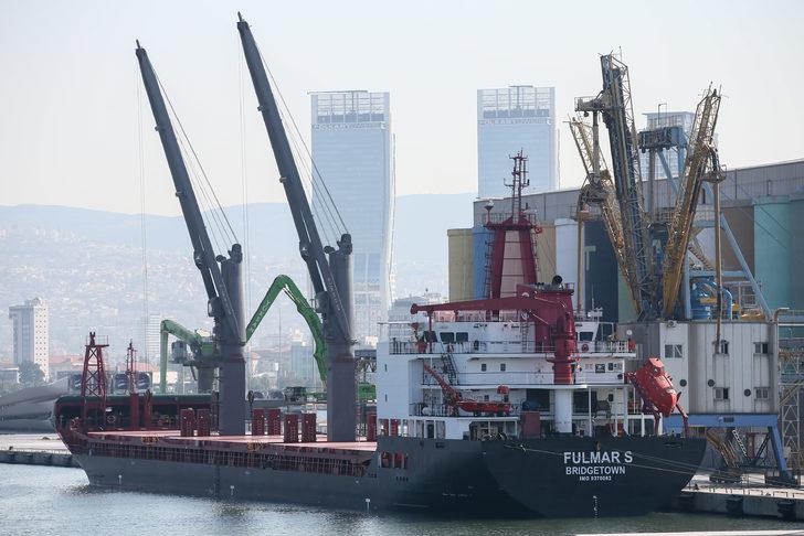 Ukrayna'dan mısır taşıyan "Fulmar S" isimli gemi, İzmir Alsancak Limanı'na geldi G1