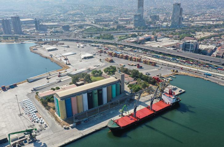 Ukrayna'dan mısır taşıyan "Fulmar S" isimli gemi, İzmir Alsancak Limanı'na geldi G2