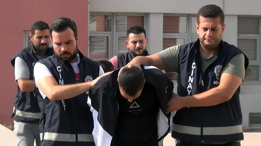 Adana'da 'sarkıntılık' cinayeti! Bıçağı rastgele savurdu