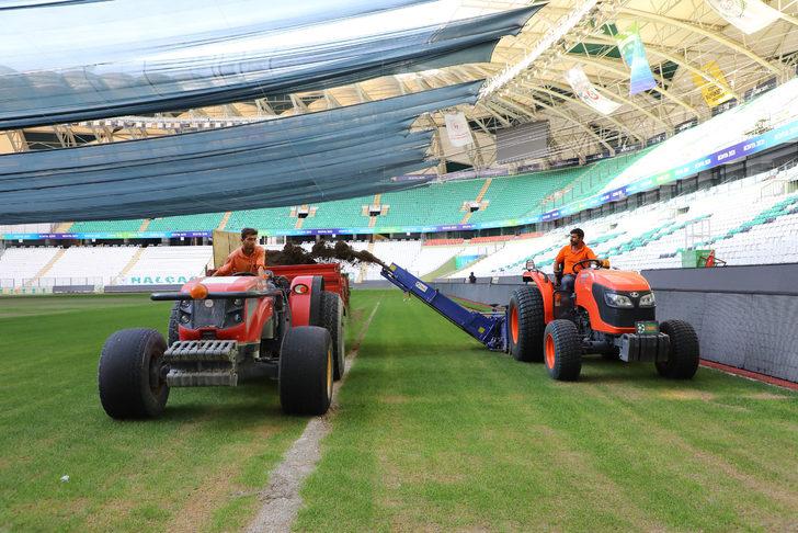 Konya Büyükşehir Stadyumu'nda hibrit çim çalışması başladı G3