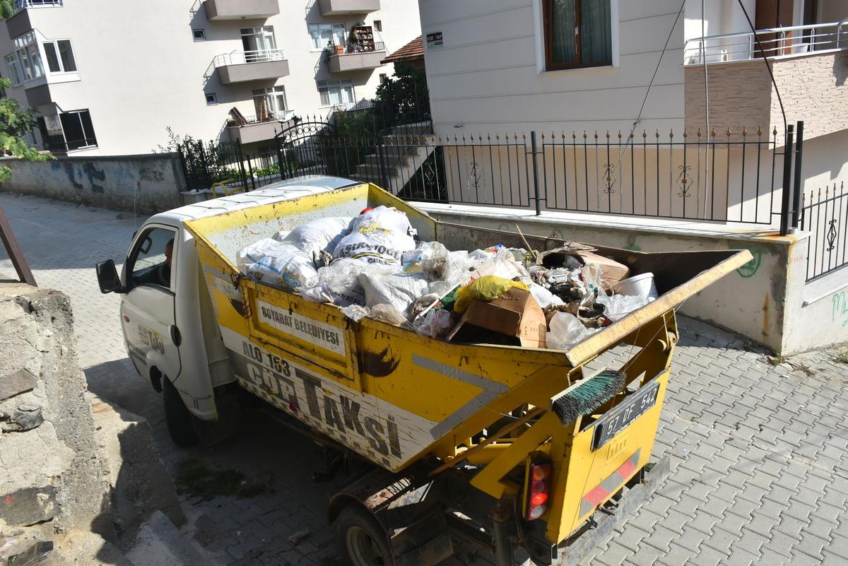 Sinop'ta bir evden d&ouml;rt kamyon &ccedil;&ouml;p &ccedil;ıkarıldı