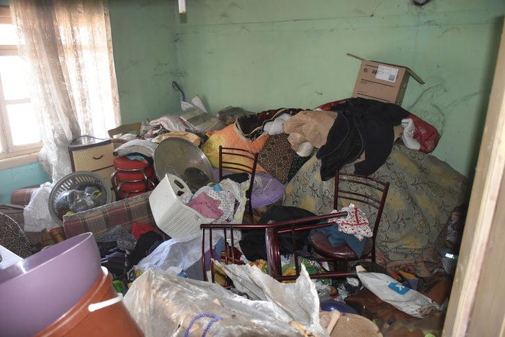 Sinop'ta bir evden dört kamyon çöp çıkarıldı G2