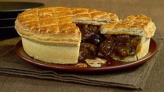 STEAK AND KİDNEY PİE: Masterchef steak and kidney pie nasıl yapılır? Steak and kidney pie (biftekli, böbrekli pay) tarifi malzemeleri ve yapılışı
