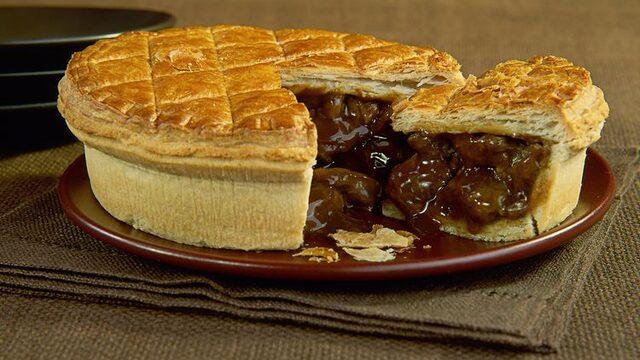 STEAK AND KİDNEY PİE: Masterchef steak and kidney pie nasıl yapılır? Steak and kidney pie (biftekli, böbrekli pay) tarifi malzemeleri ve yapılışı