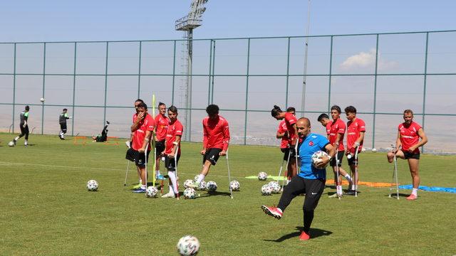 Ampute Milli Futbol Takımı Palandöken'de güç depoluyor