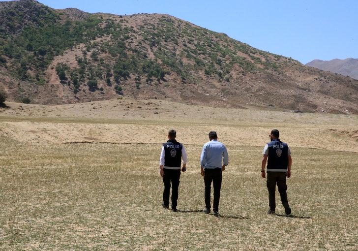 Bitlis'te polisler dağda kaybolan 55 koyunu dronla buldu G4