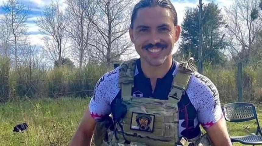 3.5 metrelik timsahla savaştı! Elleriyle ağzını açıp...