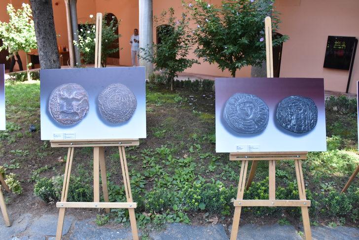 Bursa'da "Asya'dan Anadolu'ya Figürlü Türk Eserleri" fotoğraf sergisi açıldı G4