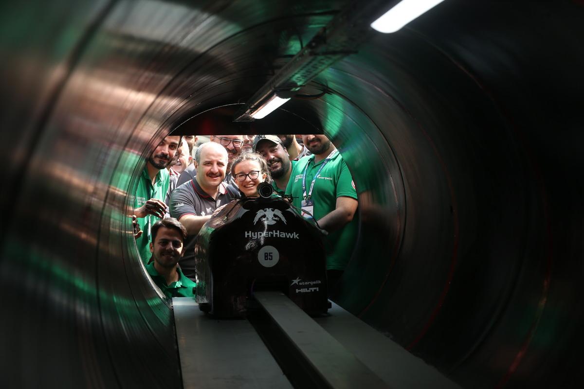 Bakan Varank, Hyperloop Geliştirme Yarışması'nı izledi: