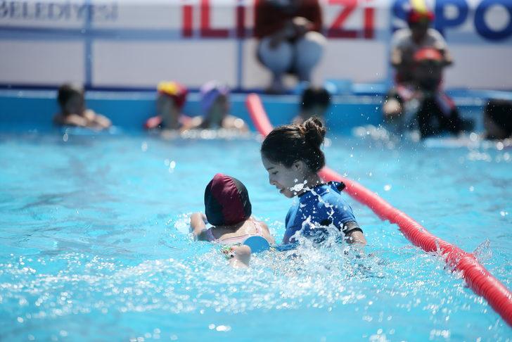 Çorum'da çocuklar Bakanlık ve belediye iş birliğiyle yüzme öğreniyor G4