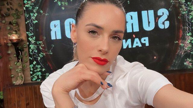 Survivor Panorama yorumcusu Damla Can spordan poz verdi! Karın kaslarını sergiledi