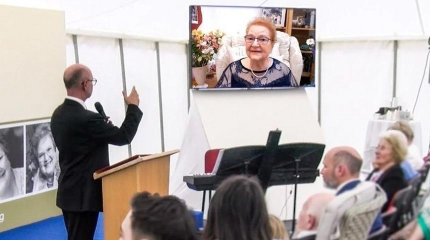 Kendi cenazesinde herkesi şaşırttı! Daha önce açığa çıkmamış aile sırlarını bir bir anlattı