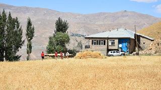 Hakkarili güreşçiler, kamp kurdukları 2 bin 500 rakımlı mezrada müsabakalara hazırlanıyor