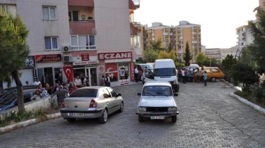 Kocasıyla ilişki yaşamakla suçladığı komşusunu öldürdü