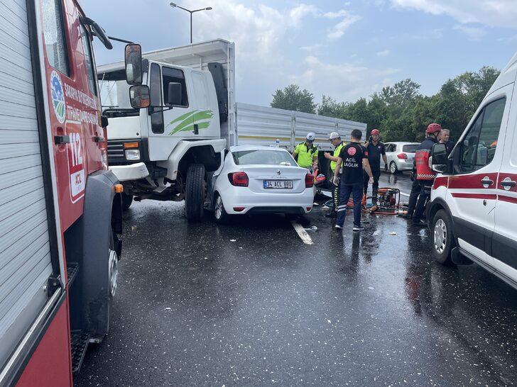 Anadolu Otoyolu'nda savrulan kamyonun altına giren otomobilin sürücüsü öldü G4