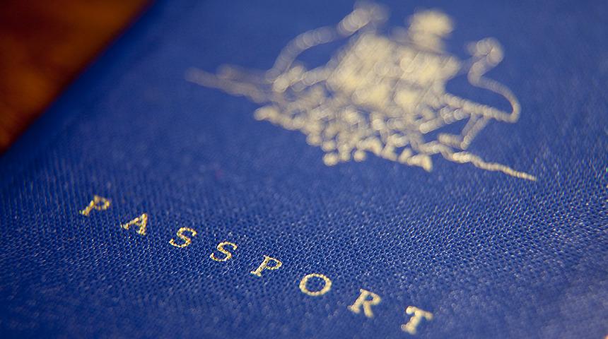 Kendini ülkenin prensi gibi tanıttı! Akıllara durgunluk veren olay, var olmayan ülkenin pasaportunu sattılar