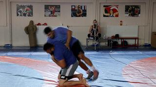 Başpehlivanlar üniversiteye girebilmek için yetenek sınavında ter döktü