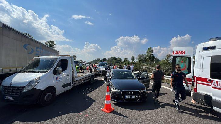 Anadolu Otoyolu'nda zincirleme trafik kazasında 7 kişi yaralandı G3