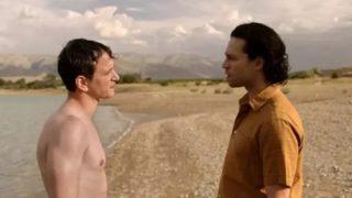 Başrollerini Selahattin Paşalı ve Ekin Koç’un paylaştığı “Kurak Günler” filminden yeni klip geldi