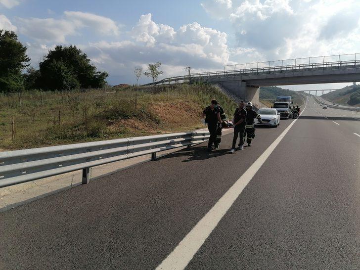 Kocaeli'de şarampole devrilen otomobildeki 5 kişi yaralandı G1