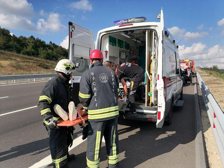 Kocaeli'de şarampole devrilen otomobildeki 5 kişi yaralandı G3