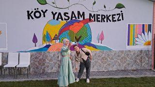 Köy Yaşam Merkezine gelen çocuklar açık havada sinema keyfi yaşadı