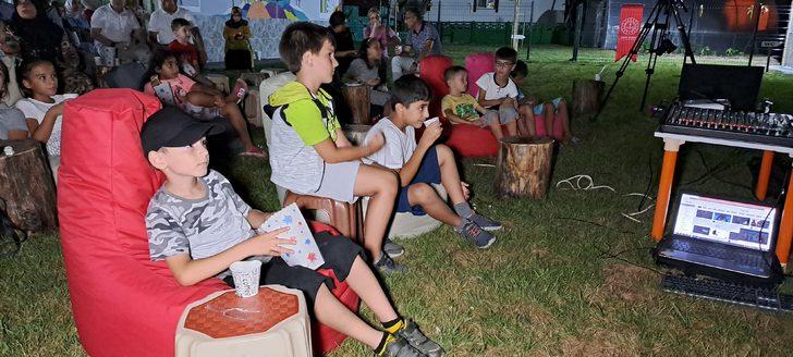 Köy Yaşam Merkezine gelen çocuklar açık havada sinema keyfi yaşadı G3