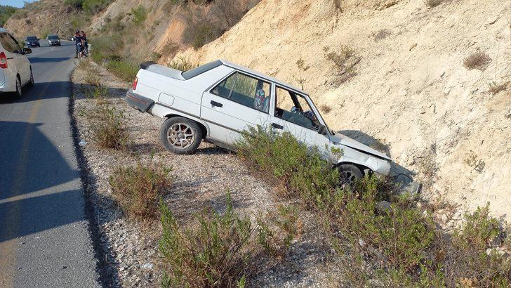 Manisa'da iki otomobilin çarpışması sonucu 6 kişi yaralandı G2