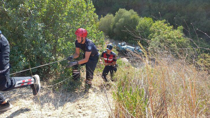 Manisa'da iki otomobilin çarpışması sonucu 6 kişi yaralandı G3