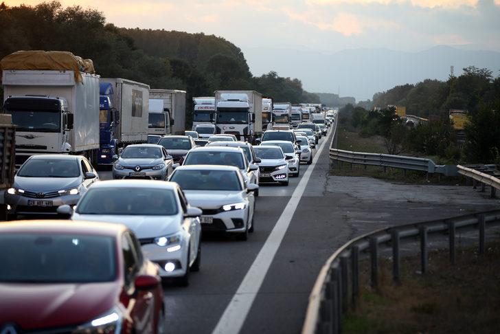 Anadolu Otoyolunun bazı kesimlerinde bakım onarım çalışmaları yapılıyor G4